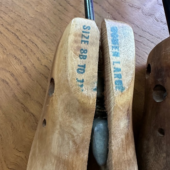Vintage wooden shoe strechers - Picture 3 of 4